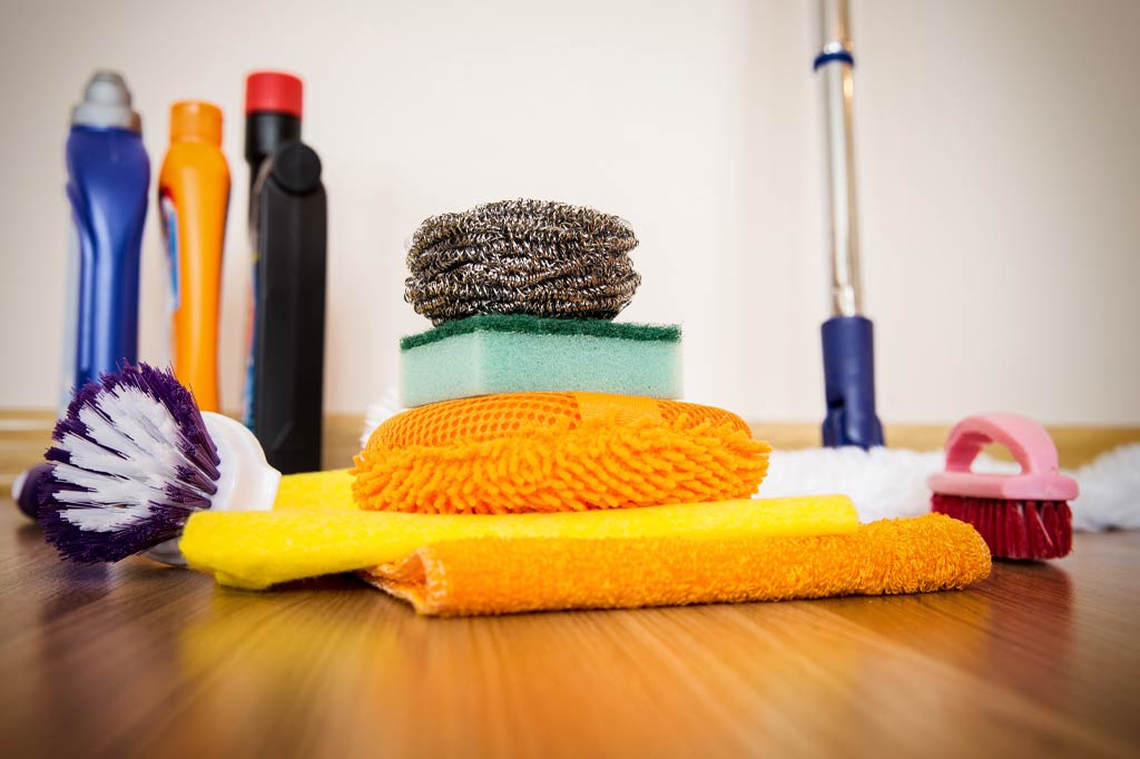 Jasa Home Cleaning Harian vs Deep Cleaning: Pilih Mana?