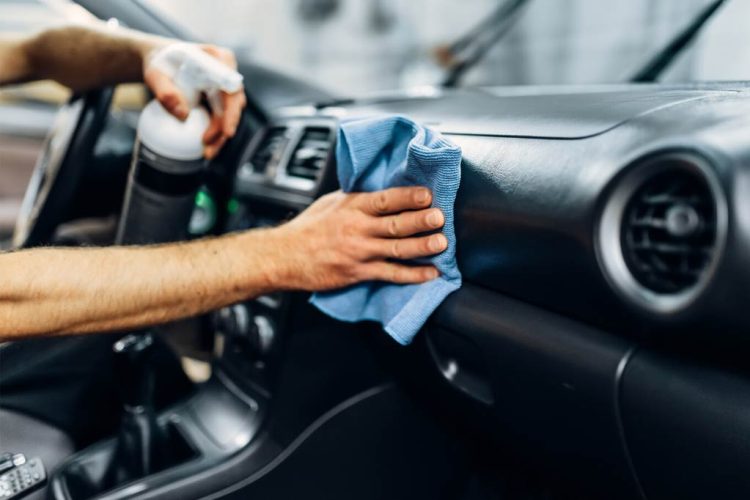 Rekomendasi Jadwal Membersihkan Interior Mobil